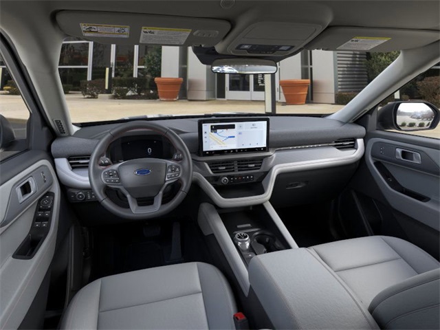 2025 Ford Explorer photo 2