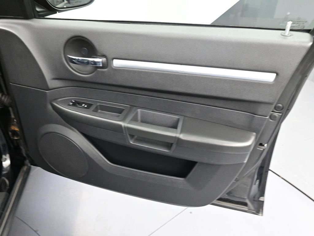 2008 Dodge Charger R/T photo 16