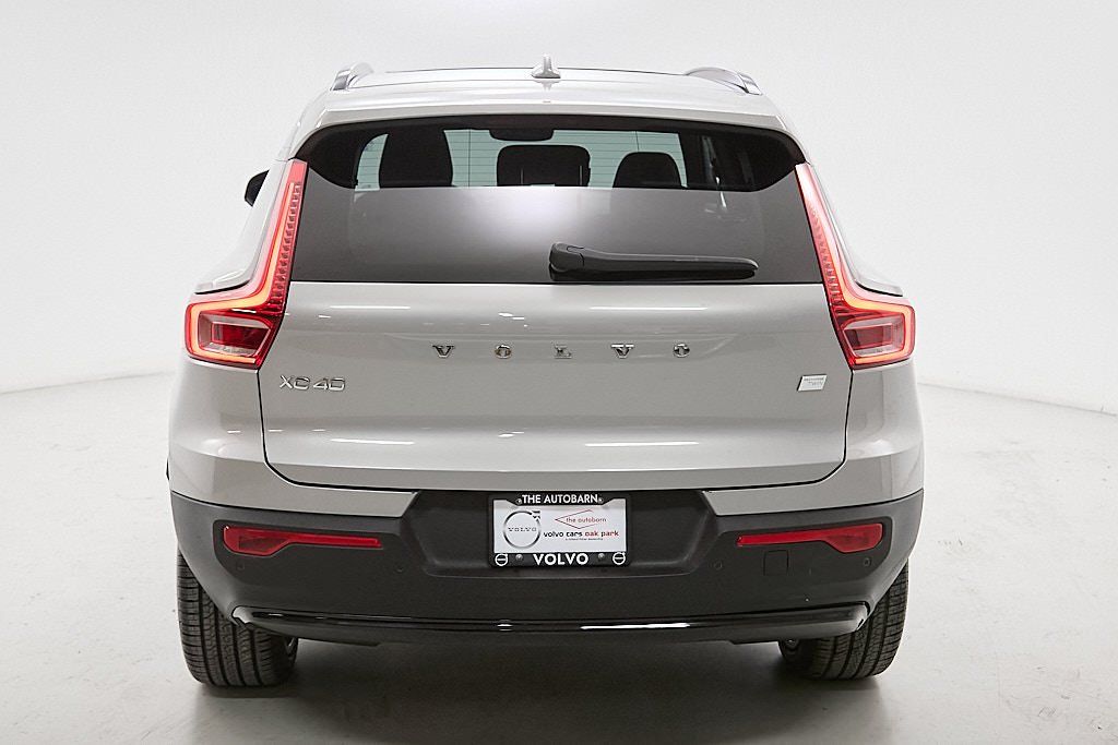 2023 VOLVO XC40 - Image 7