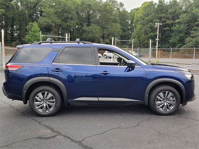 2025 Nissan Pathfinder SV photo 2
