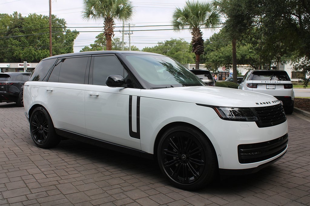 2025 Land Rover Range Rover SE photo 2