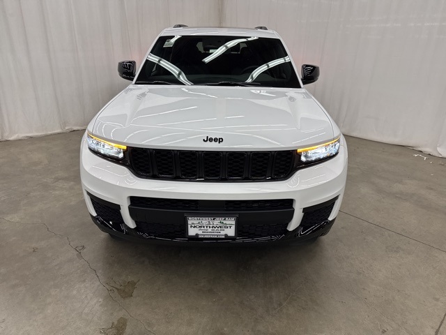 2025 Jeep Grand Cherokee Altitude X photo 2