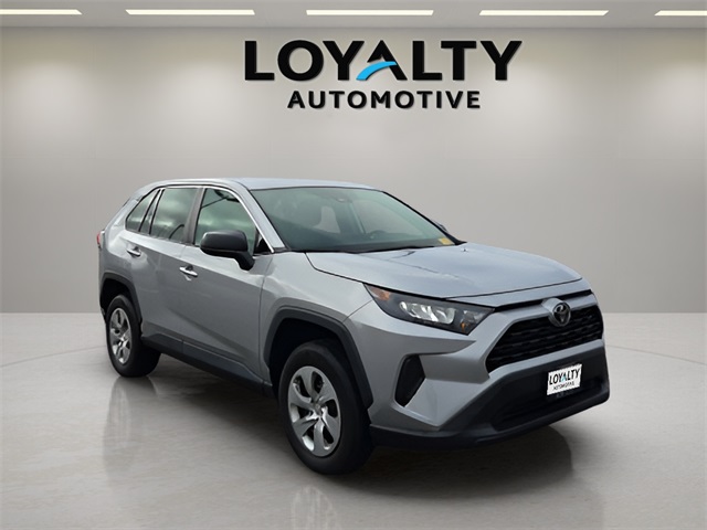 2022 Toyota RAV4 LE photo 6