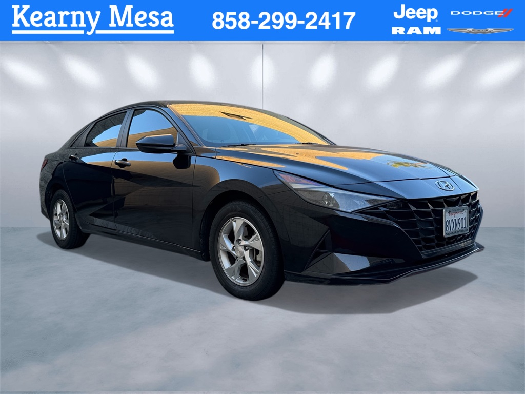 2021 Hyundai Elantra SE's photo