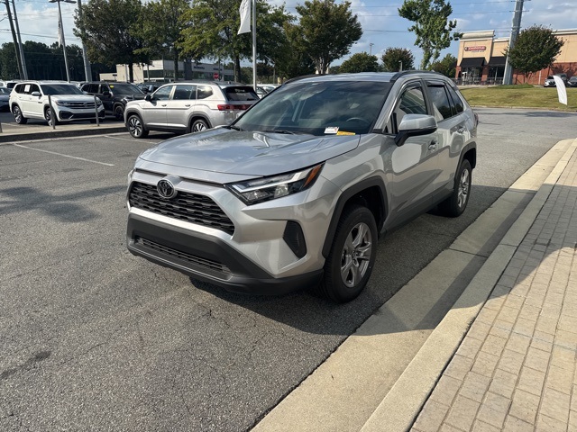2025 Toyota RAV4 XLE photo 3
