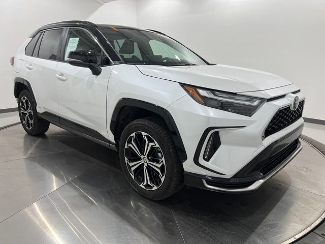 2025 Toyota RAV4 XSE's photo