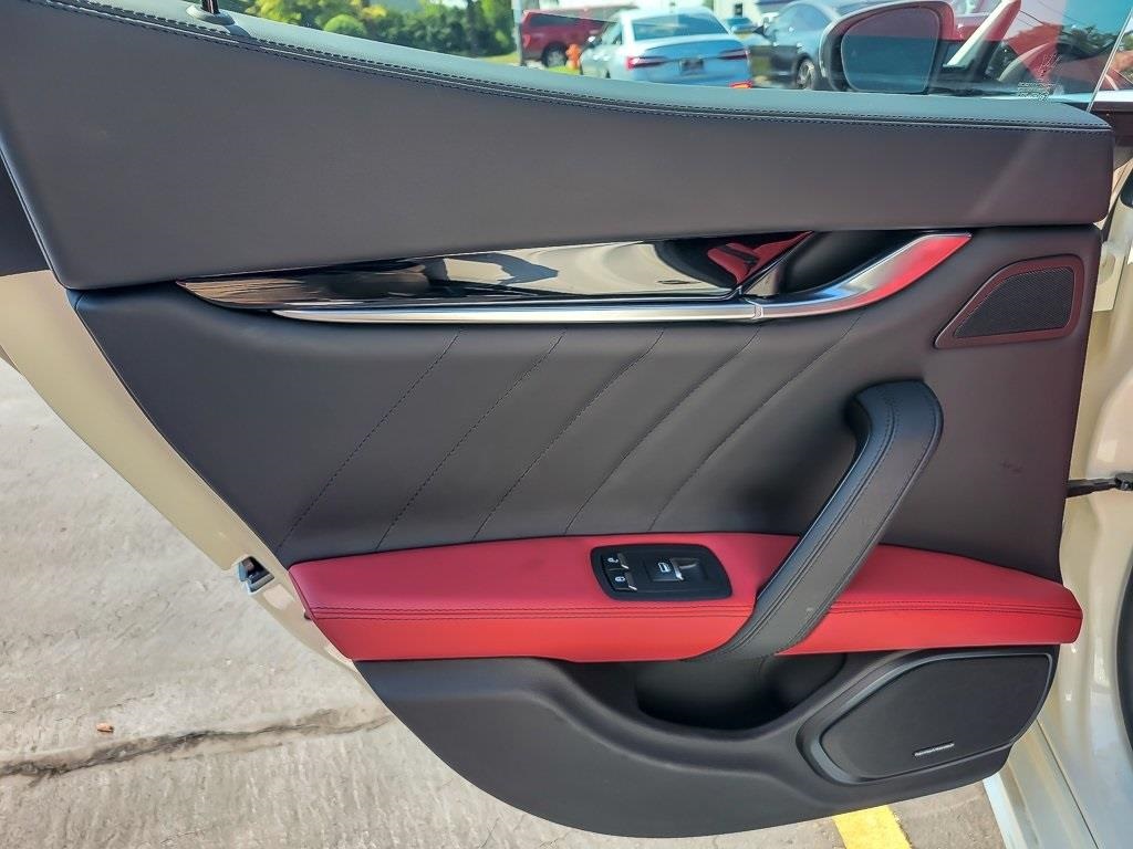 2022 Maserati Ghibli Modena Q4 photo 16