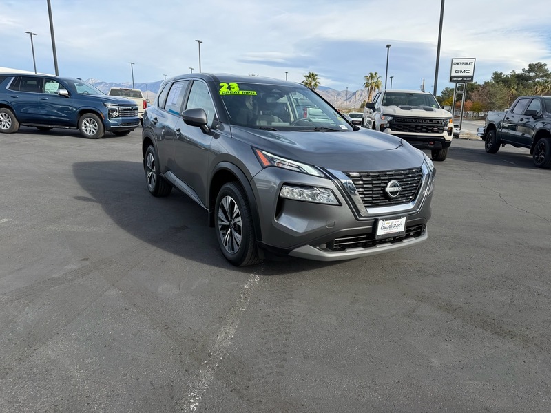 2023 Nissan Rogue SV's photo