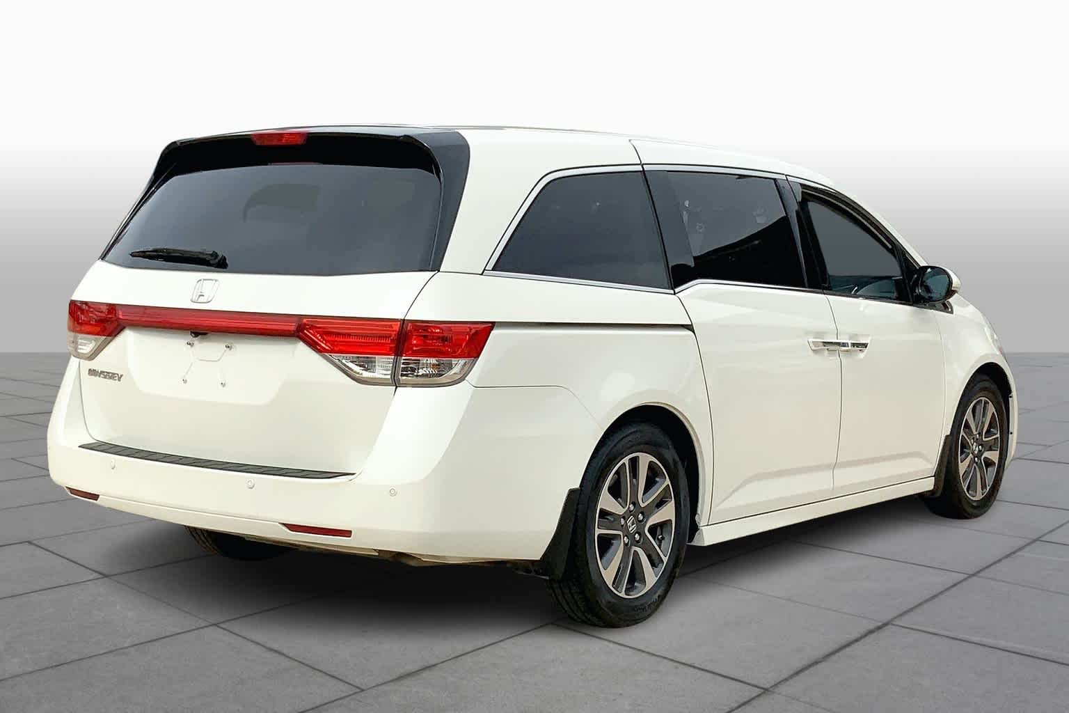 2015 Honda Odyssey Touring Elite photo 10