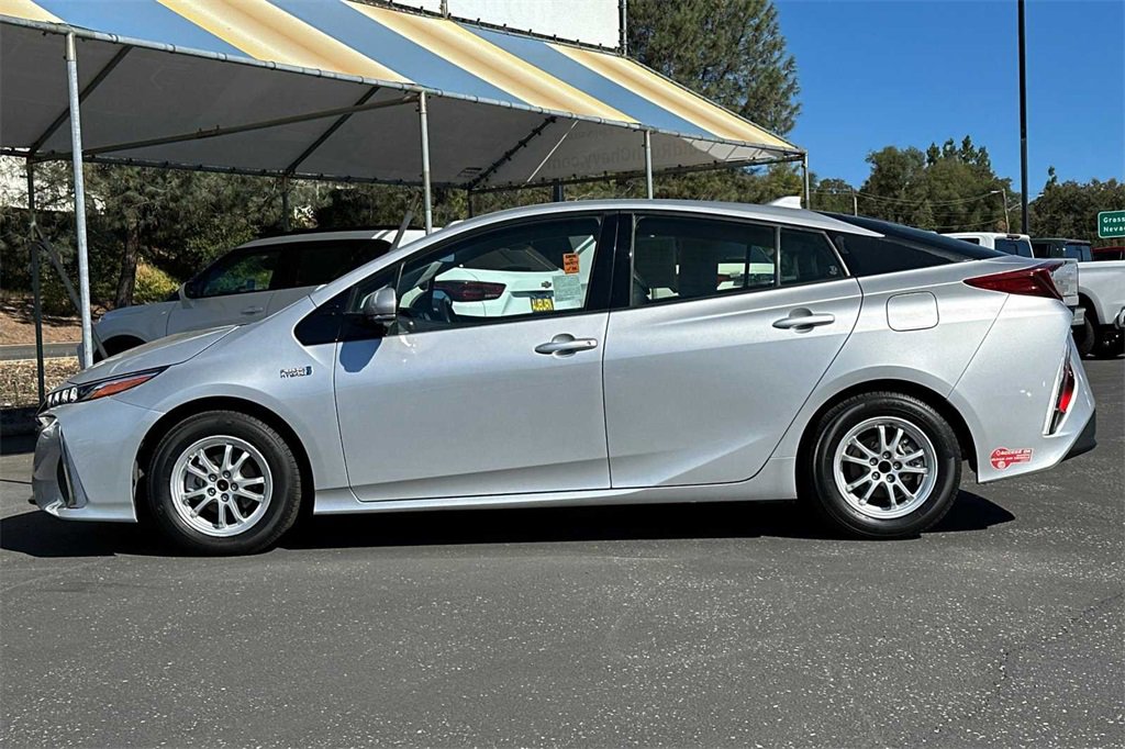 2017 Toyota Prius Prime Advanced photo 7