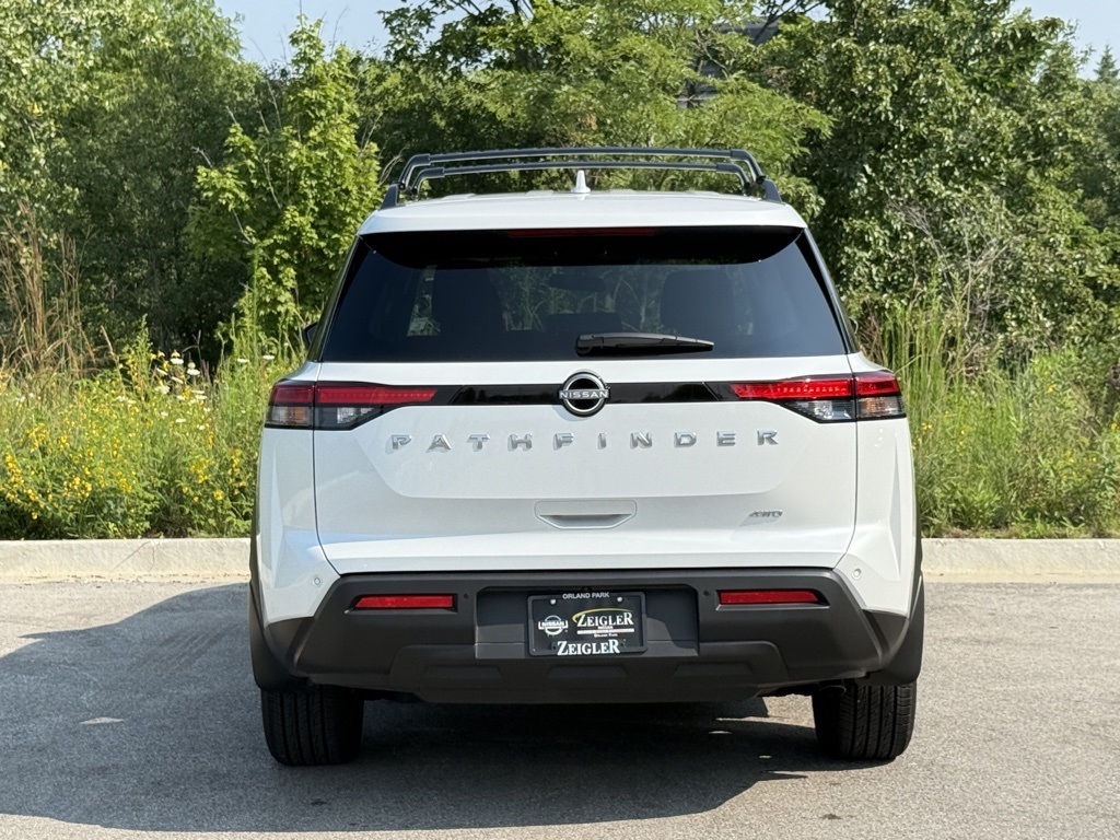 2025 Nissan Pathfinder SV photo 3