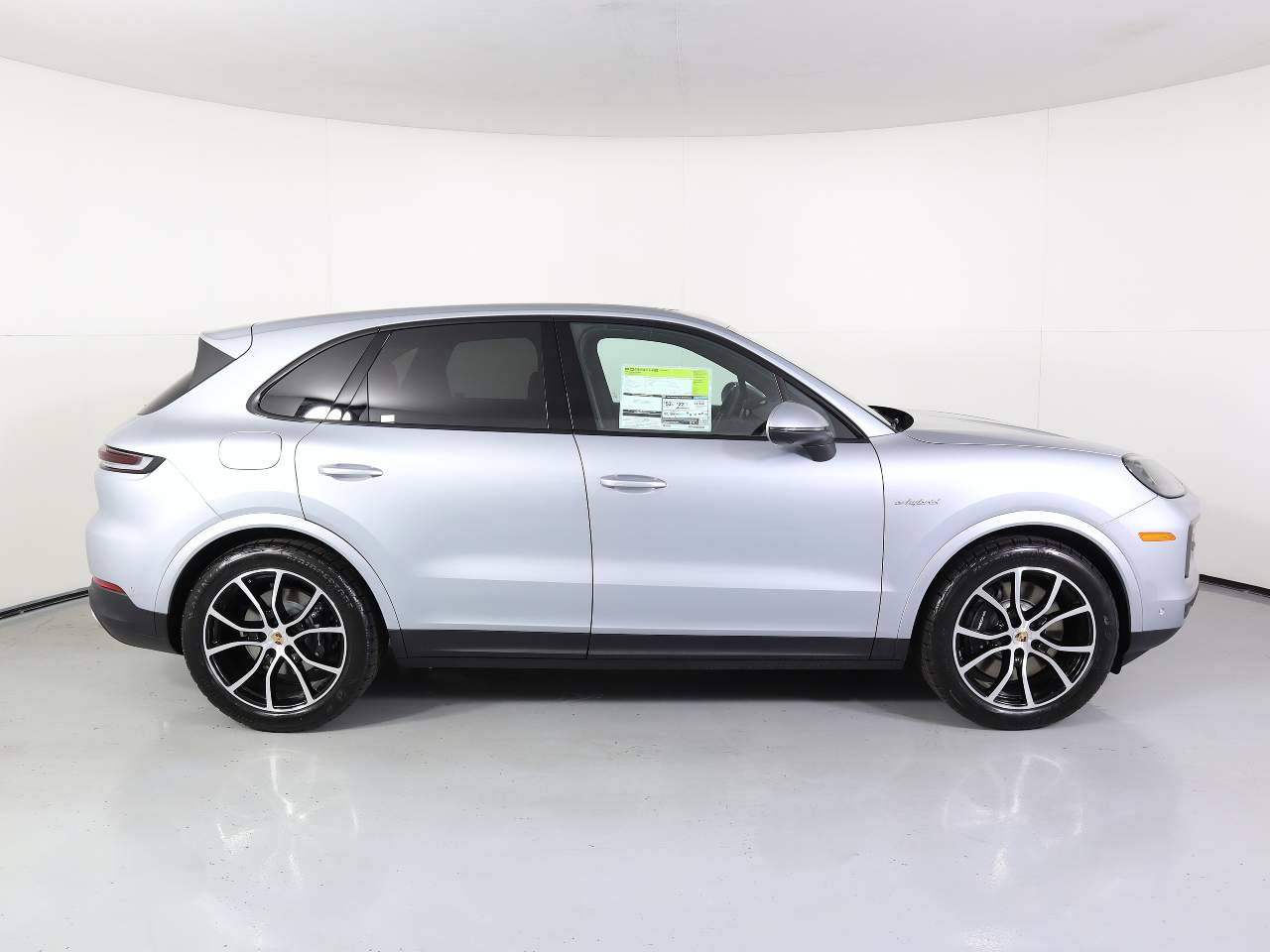 2025 Porsche Cayenne E-Hybrid photo 8