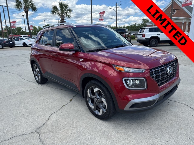 2024 Hyundai Venue Limited photo 2