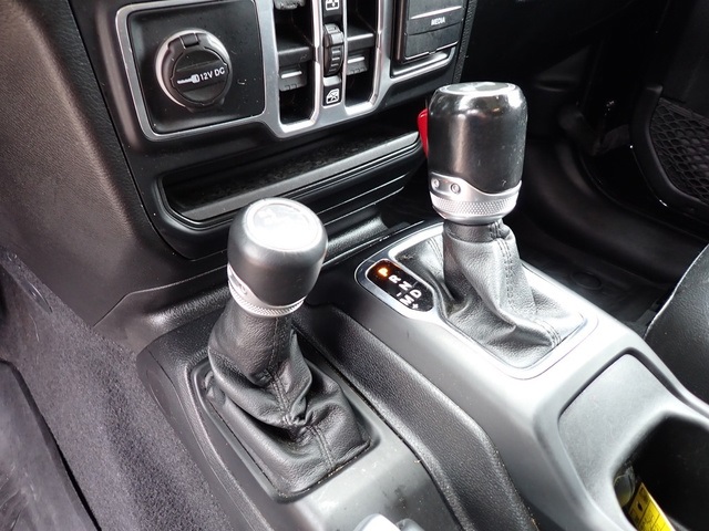2021 Jeep Wrangler Unlimited Sahara Altitude photo 19