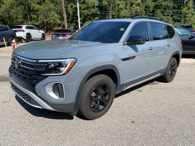 2025 Volkswagen Atlas Peak Edition SE photo 3