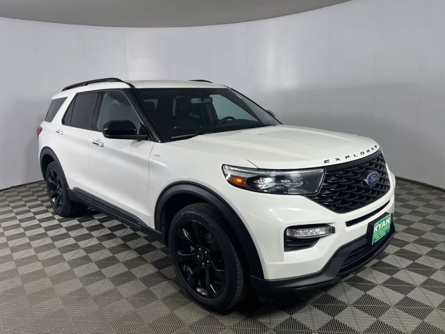 2023 Ford Explorer ST-LINE's photo