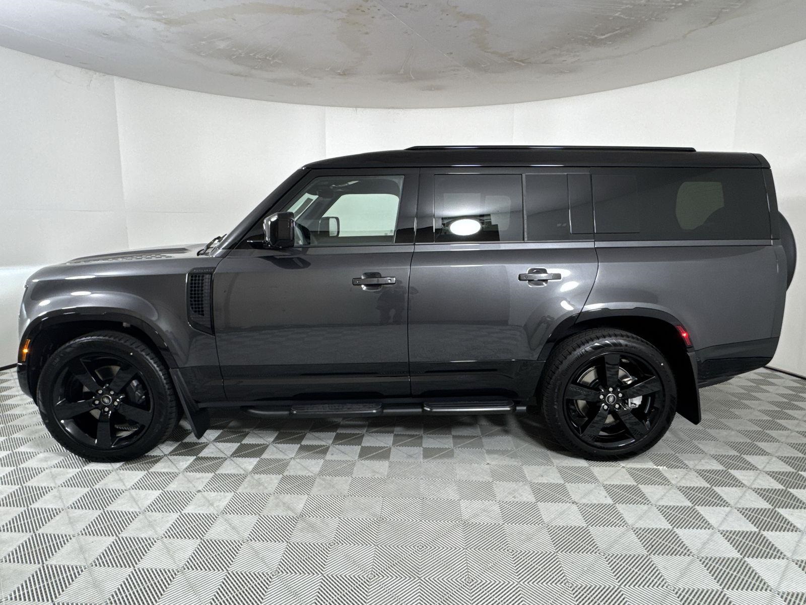 2025 Land Rover Defender 130 X-Dynamic SE photo 2