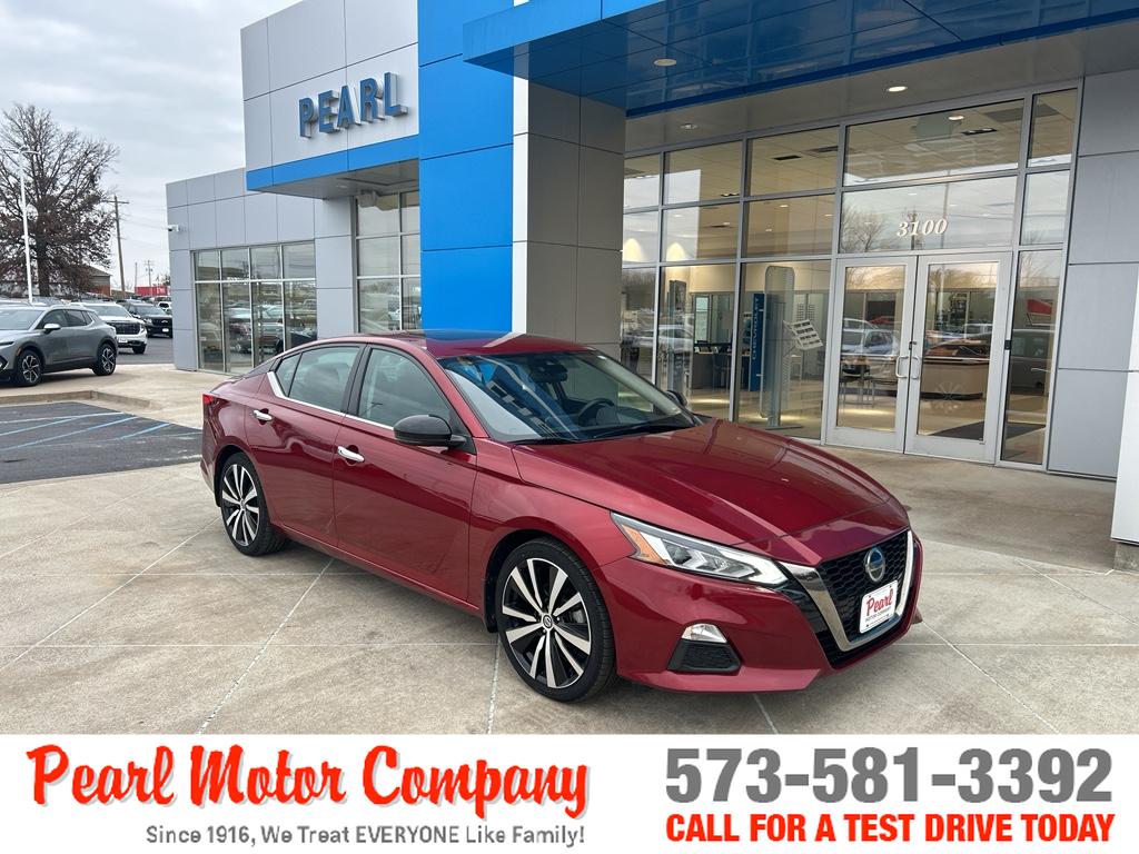 2021 Nissan Altima SR's photo