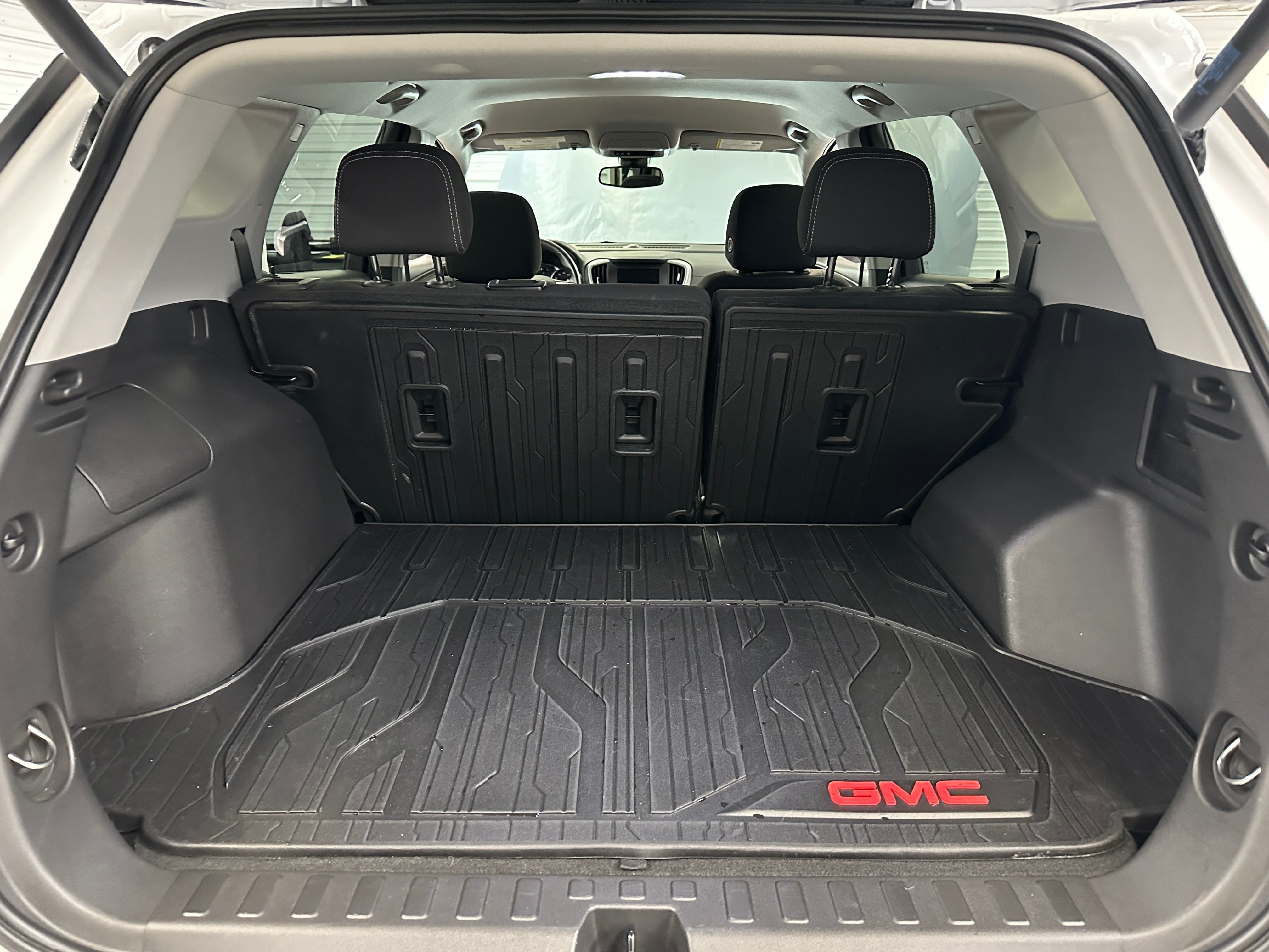 2022 Gmc Terrain SLE photo 2