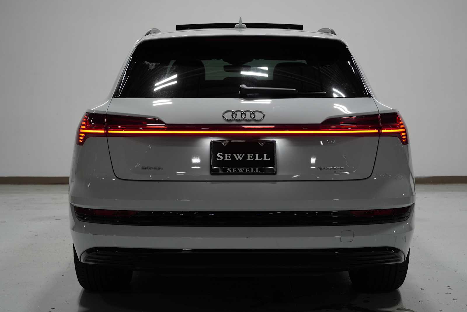 2021 Audi e-tron Premium photo 5