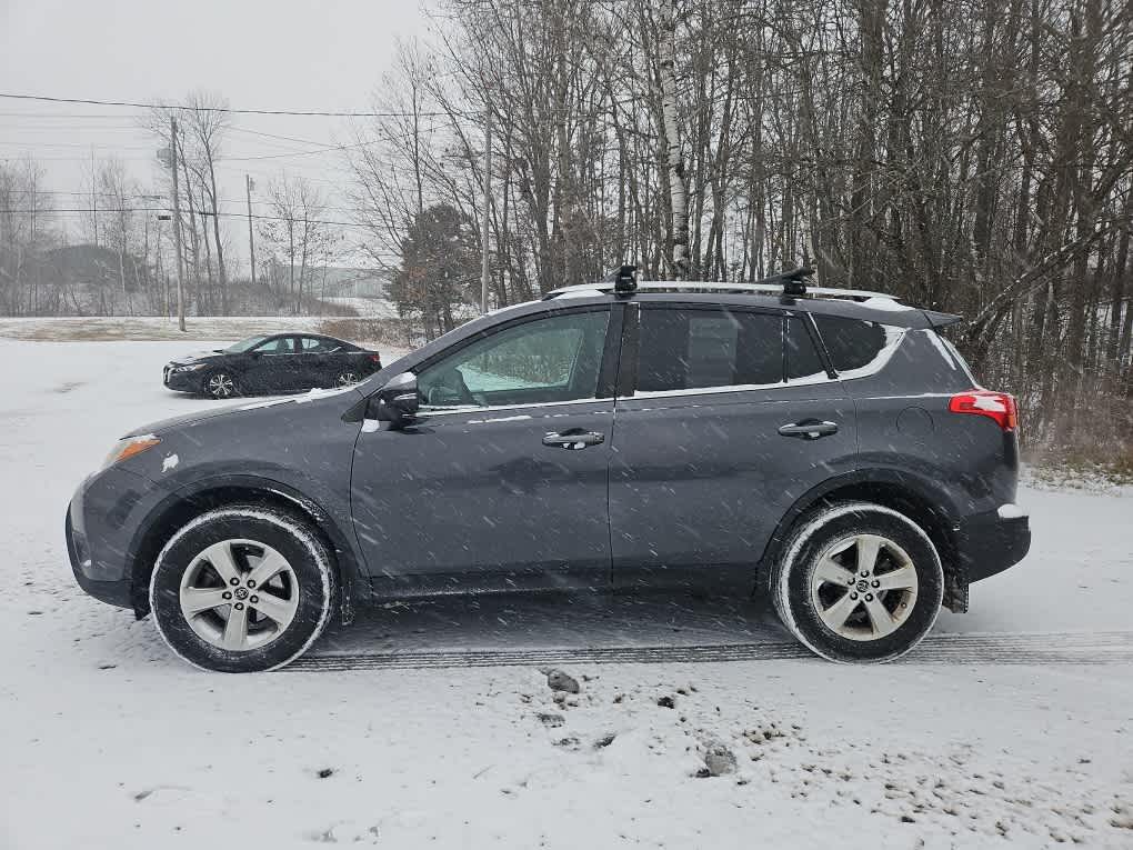 2015 Toyota RAV4 XLE photo 2