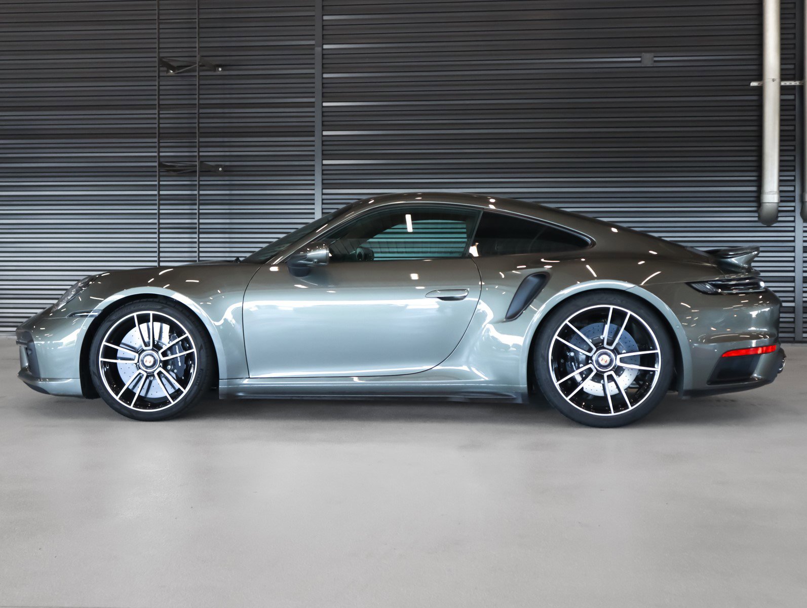 Certified Used 2022 Aventurine Grn Porsche Turbo S image 2