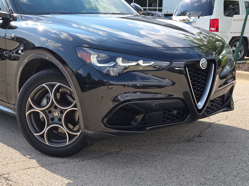 2024 Alfa Romeo Stelvio Ti photo 2