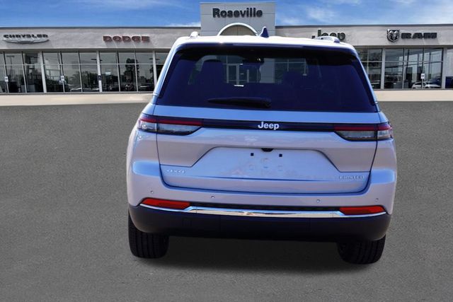 2025 Jeep Grand Cherokee Limited photo 3