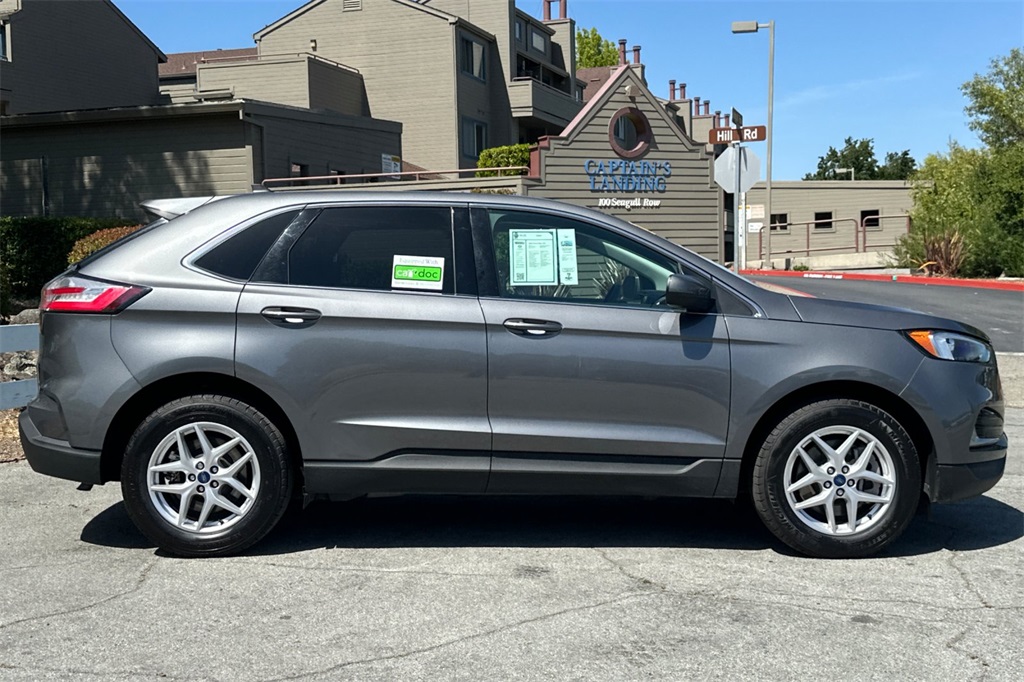 2024 Ford Edge SEL photo 2