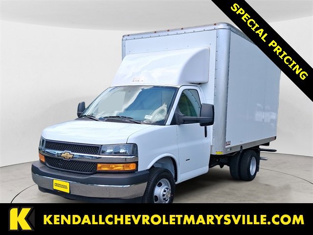 2024 Chevrolet Express Cutaway Base's photo