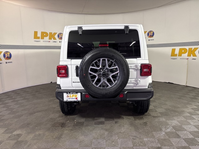2025 Jeep Wrangler Sahara photo 4
