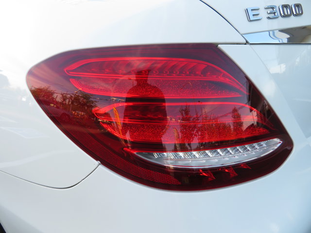 2018 Mercedes Benz E 300 photo 31