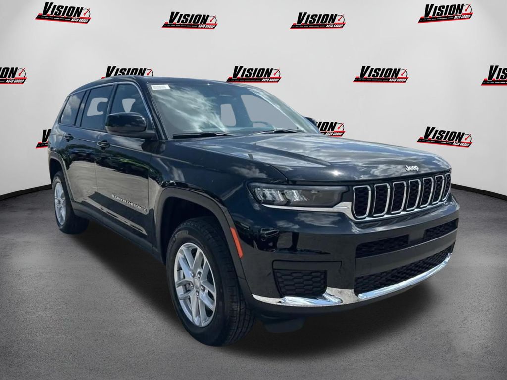 2025 Jeep Grand Cherokee Laredo photo 2