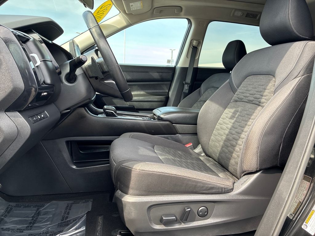 2022 Nissan Pathfinder SV photo 6