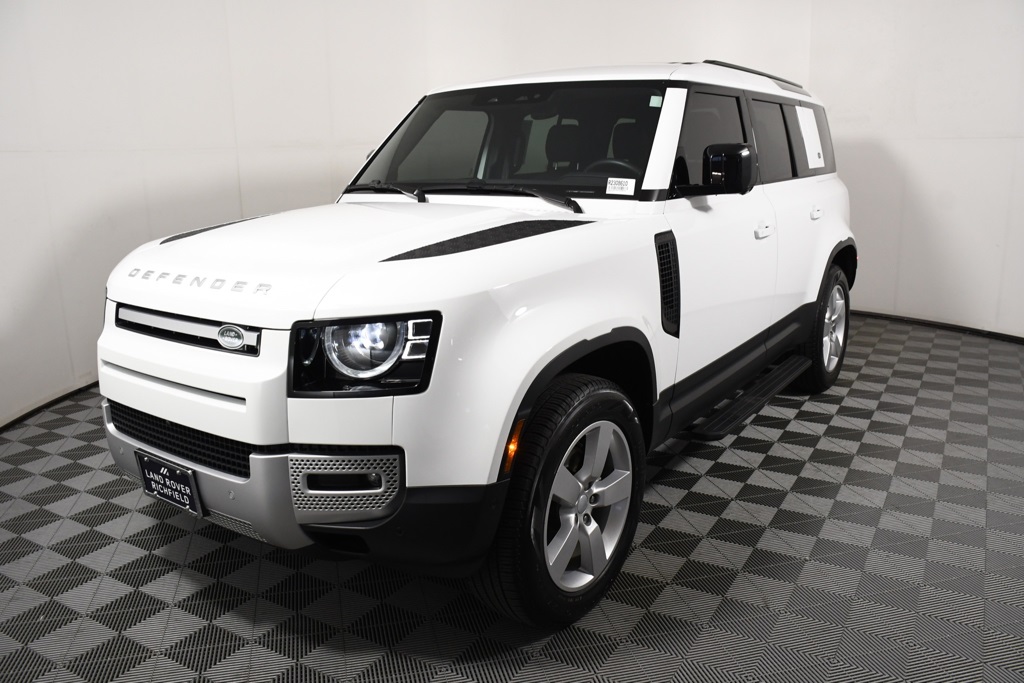 2024 Land Rover Defender S's photo