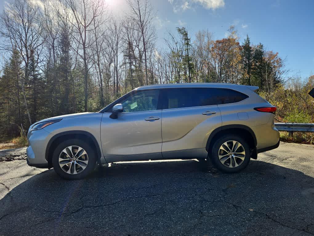 2021 Toyota Highlander XLE's photo