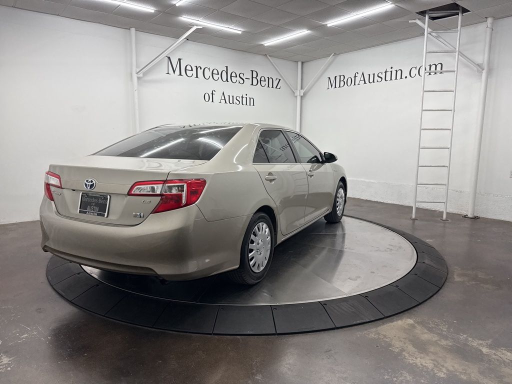 2014 Toyota Camry Hybrid LE photo 7