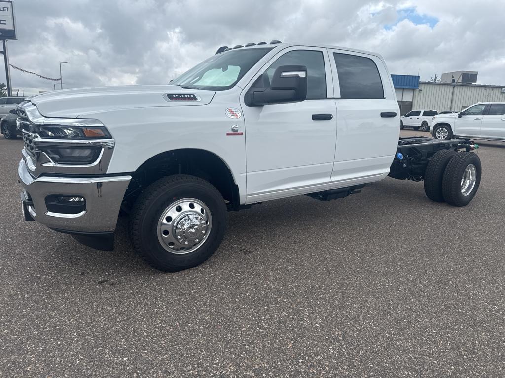 2025 Ram 3500 Tradesman photo 2