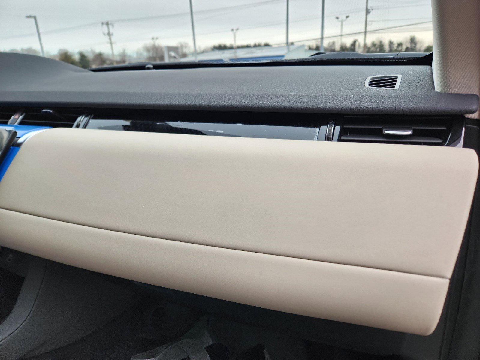 2025 Land Rover Discovery Sport S photo 11