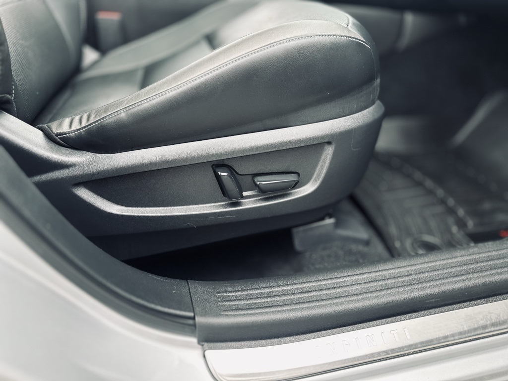 2021 Infiniti QX50 Essential photo 31
