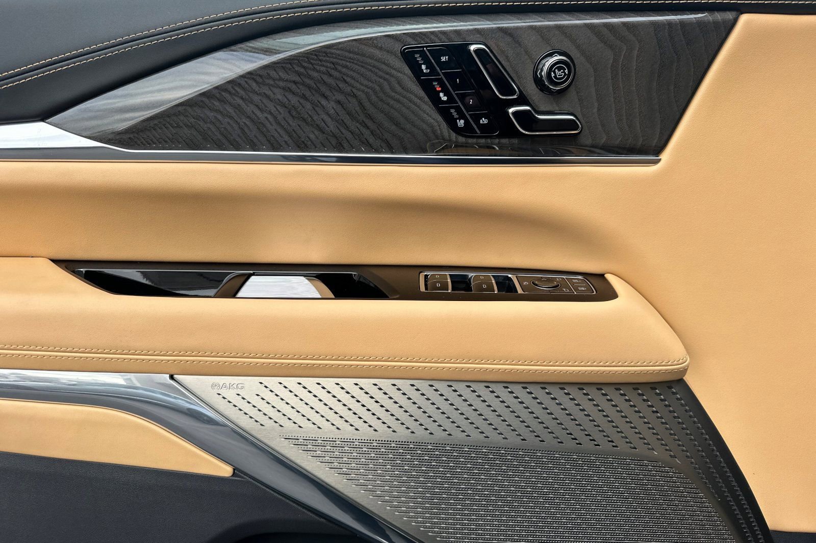 2025 Cadillac Escalade IQ Sport photo 10