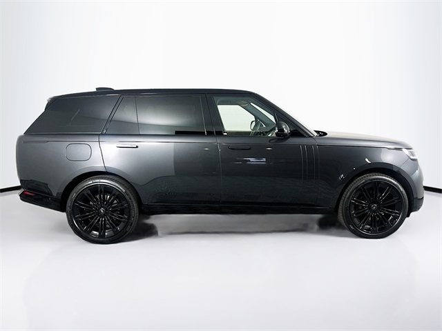 2025 Land Rover Range Rover SE photo 4