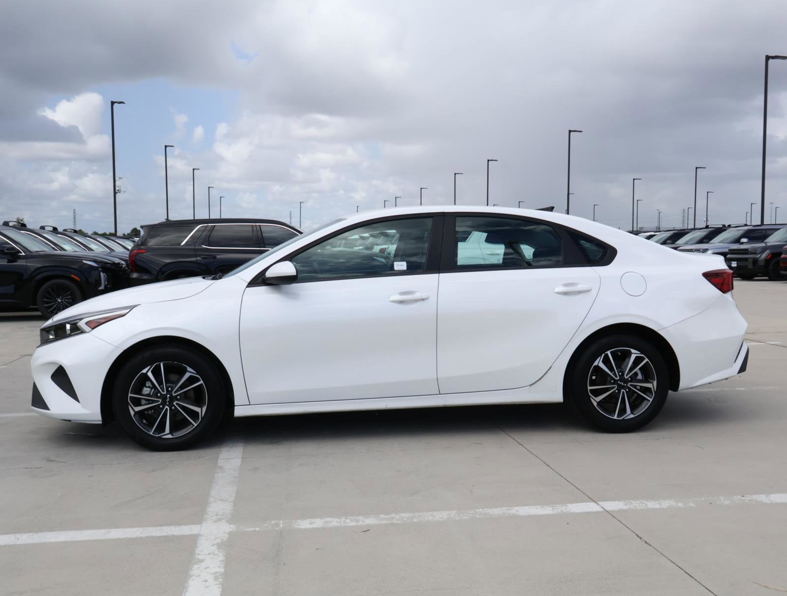 2024 Kia Forte LXS photo 2