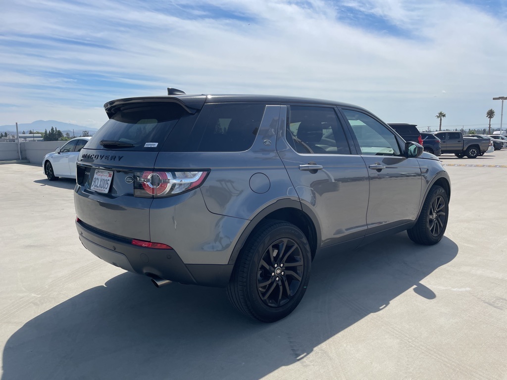 2019 Land Rover Discovery Sport SE photo 2