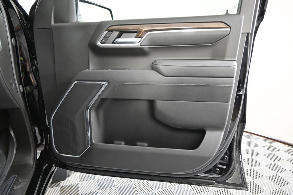 2025 Chevrolet Silverado 1500 LT photo 12