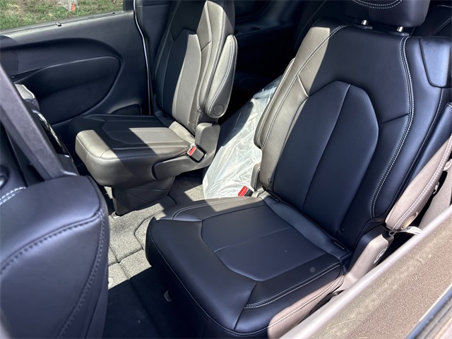 2026 Chrysler Pacifica photo 28