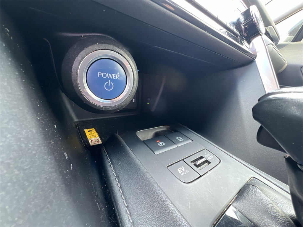 2021 Toyota Venza LE photo 24