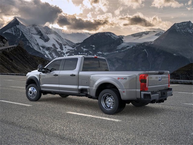 2026 Ford F-450 photo 3