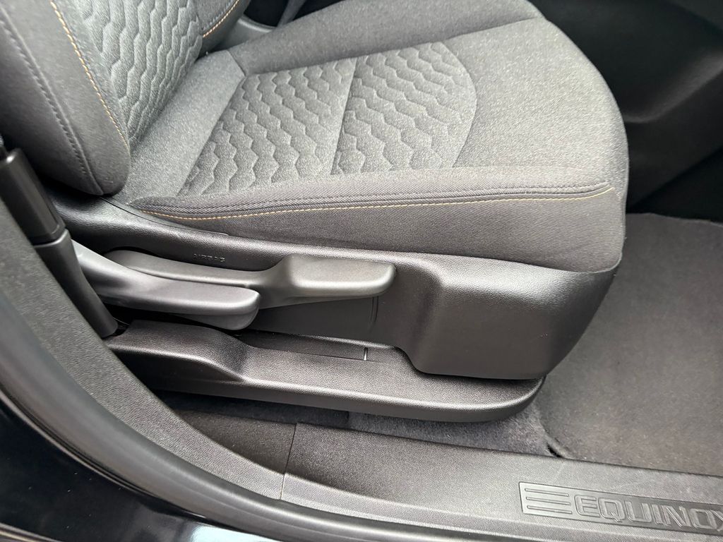 2021 Chevrolet Equinox LT photo 23