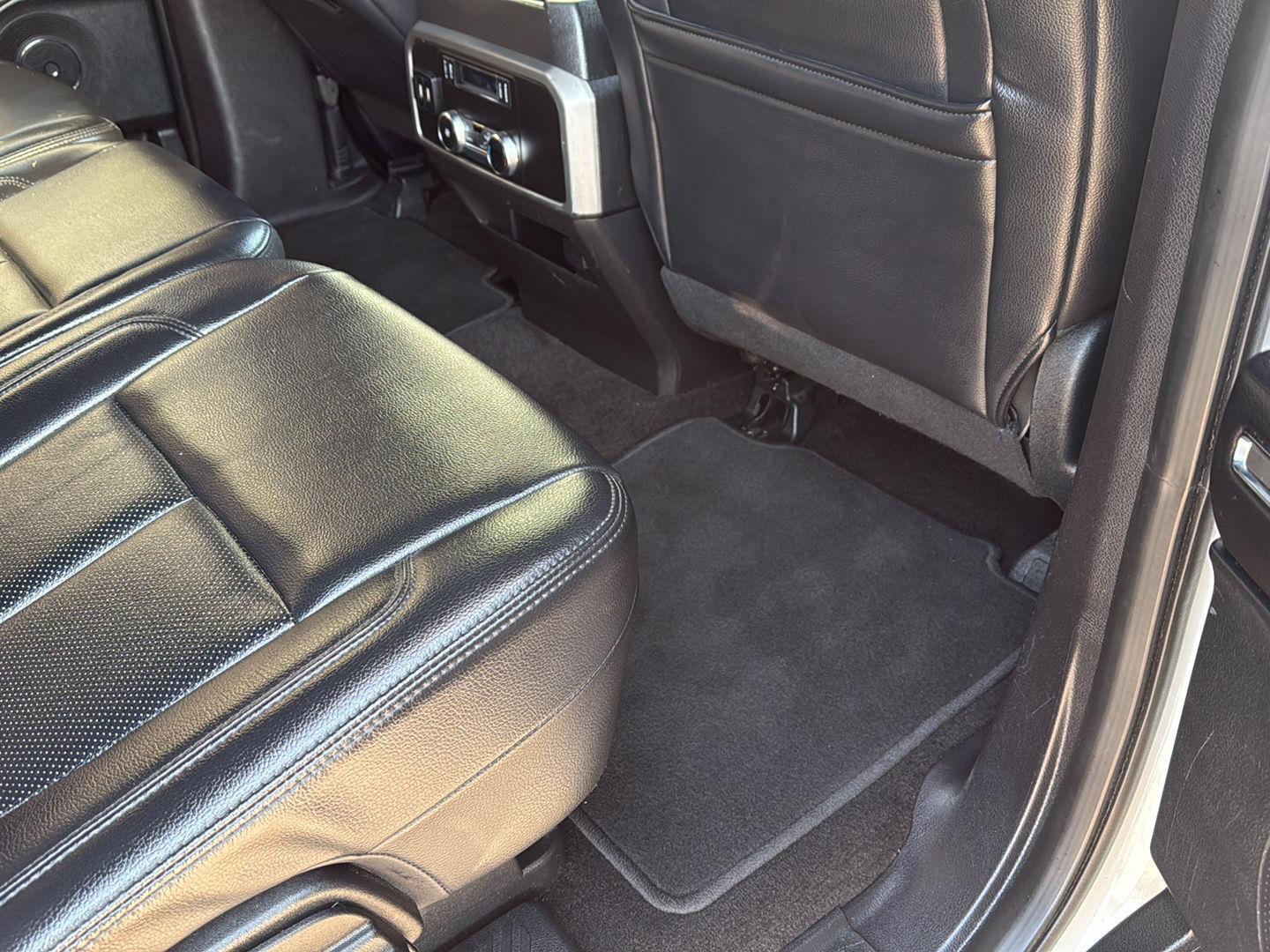 2019 Ford Expedition XLT photo 16